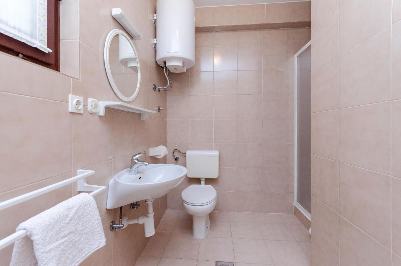Apartments Ruza A لوبار المظهر الخارجي الصورة