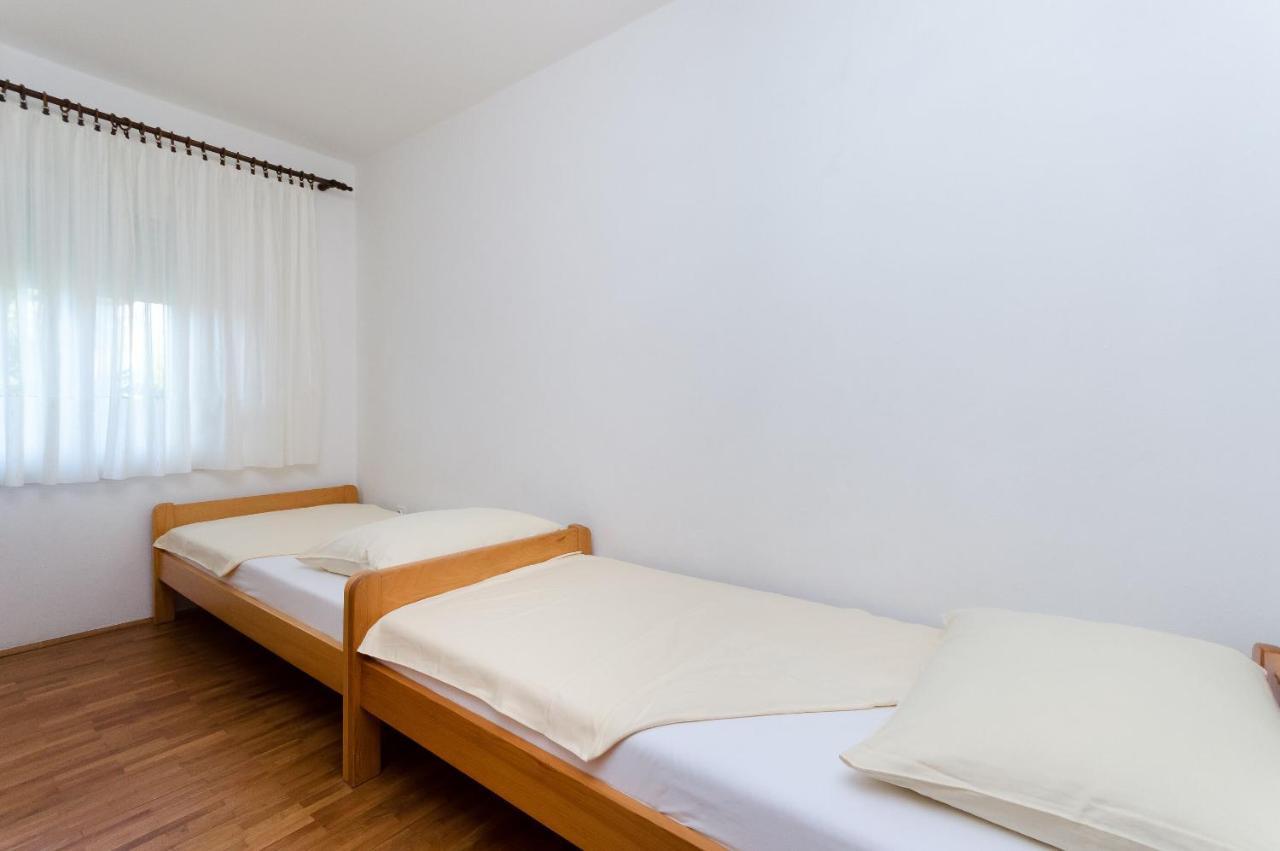 Apartments Ruza A لوبار المظهر الخارجي الصورة