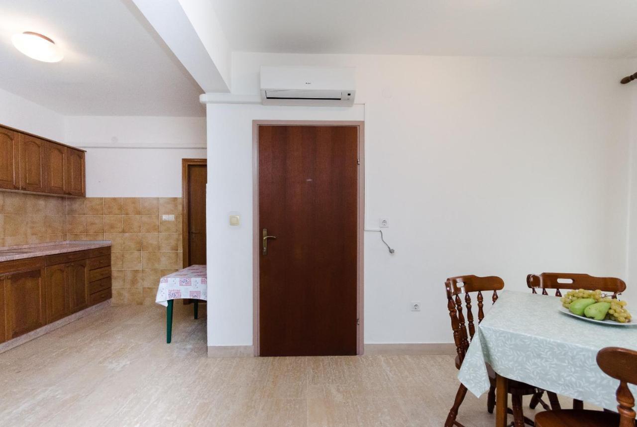 Apartments Ruza A لوبار المظهر الخارجي الصورة