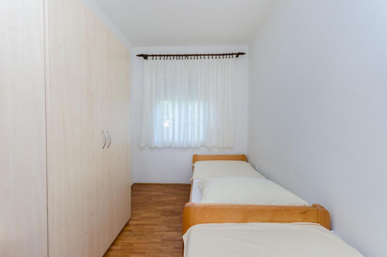 Apartments Ruza A لوبار المظهر الخارجي الصورة